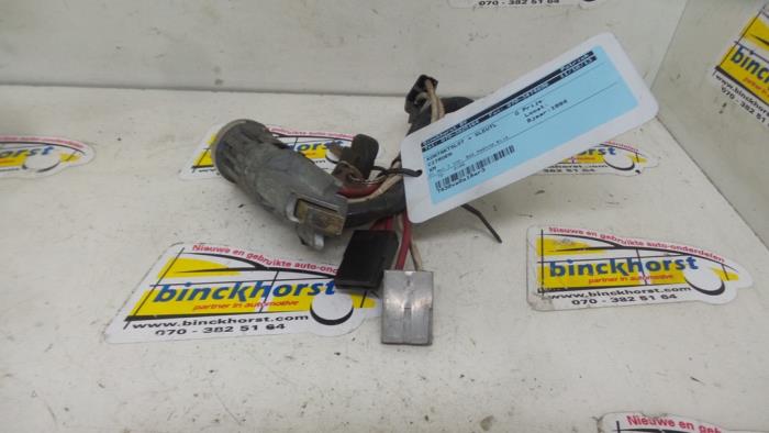 Używane Stacyjka + Kluczyk Citroen XM Cena € 52,50 Procedura marży oferowane przez Binckhorst BV