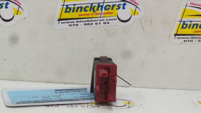 Usados Interruptor ESP Seat Alhambra (7V8/9) 1.9 TDi 115 Precio € 31,50 Norma de margen ofrecido por Binckhorst BV