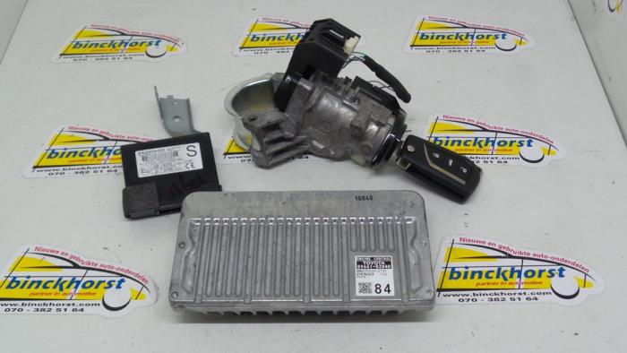 Used Ignition lock + computer Toyota Corolla (E15) 1.6 Dual VVT-i 16V Price € 315,00 Margin scheme offered by Binckhorst BV