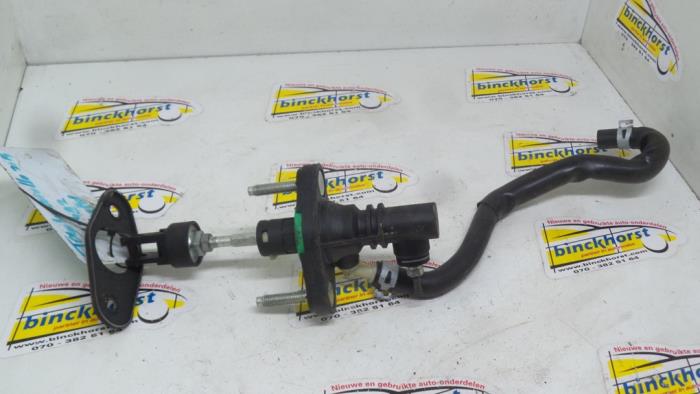 Clutch master cylinder from a Toyota Corolla (E15) 1.6 Dual VVT-i 16V 2013