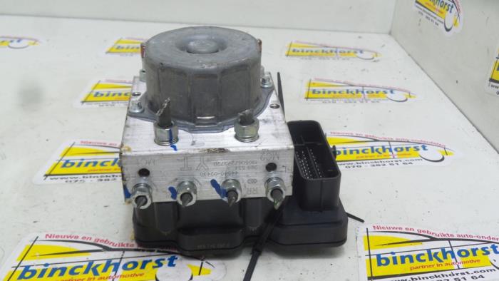 ABS pump from a Toyota Corolla (E15) 1.6 Dual VVT-i 16V 2013