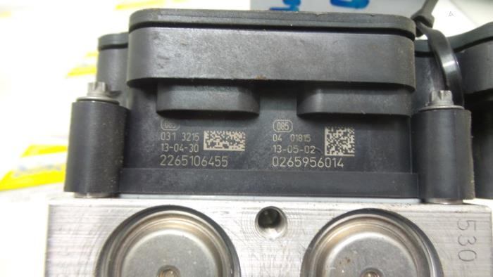 ABS pump from a Toyota Corolla (E15) 1.6 Dual VVT-i 16V 2013
