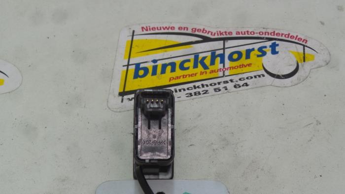 Interruptor de luz de pánico de un Mazda 6 SportBreak (GJ/GH/GL) 2.2 SkyActiv-D 150 16V 2013