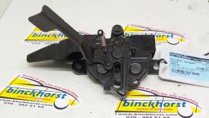 Used Bonnet lock mechanism Toyota Corolla (E15) 1.6 Dual VVT-i 16V Price € 31,50 Margin scheme offered by Binckhorst BV
