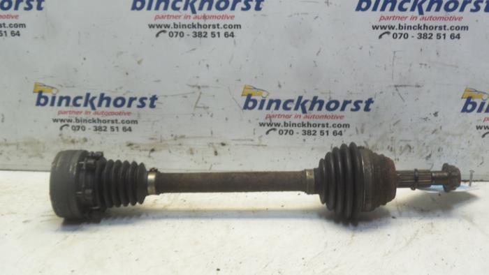 Usagé Arbre de transmission avant gauche Volkswagen Polo III (6N1) 1.4i 60 Prix € 26,25 Règlement à la marge proposé par Binckhorst BV