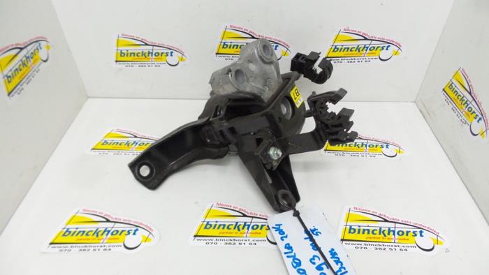 Used Engine mount Toyota Corolla (E15) 1.6 Dual VVT-i 16V Price € 26,25 Margin scheme offered by Binckhorst BV