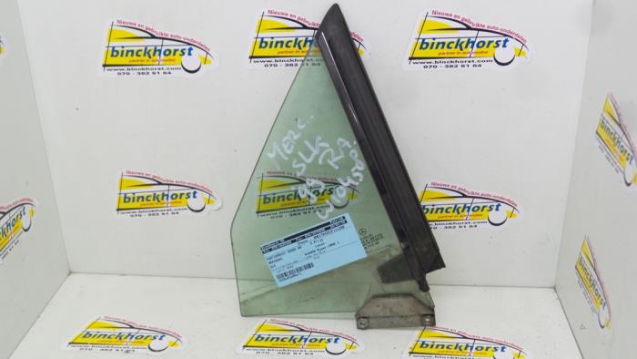 Usados Ventanilla triangular derecha detrás Mercedes SLK (R170) 2.0 200 16V Precio € 42,00 Norma de margen ofrecido por Binckhorst BV