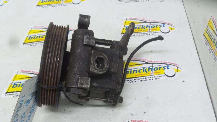 Usagé Pompe de direction Mercedes SLK (R170) 2.0 200 16V Prix € 63,00 Règlement à la marge proposé par Binckhorst BV