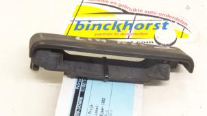 Usagé Poignée portière 4portes arrière gauche Ford Escort Prix € 15,75 Règlement à la marge proposé par Binckhorst BV