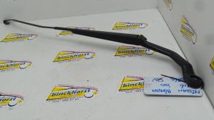 Used Front wiper arm Nissan Almera (N16) 2.2 Di 16V Price € 15,75 Margin scheme offered by Binckhorst BV