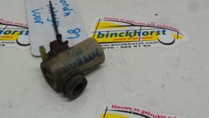 Usados Bomba de limpiaparabrisas delante Honda Integra Precio € 15,75 Norma de margen ofrecido por Binckhorst BV