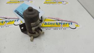 Gebrauchte Scheibensprüherpumpe vorne Mitsubishi Colt Preis € 10,50 Margenregelung angeboten von Binckhorst BV