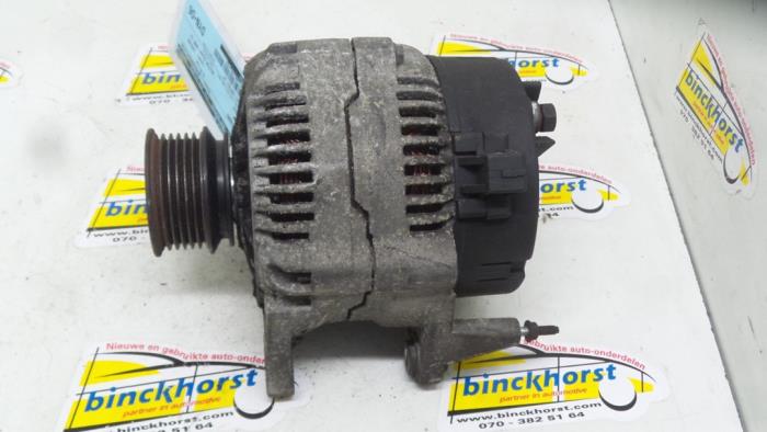 Dynamo van een Volkswagen Polo III (6N1) 1.9 D 1996