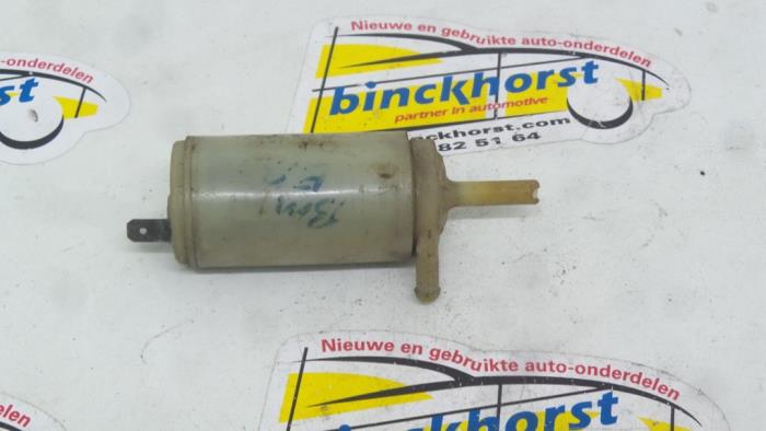 Windscreen washer pump from a BMW 3-Serie 1988