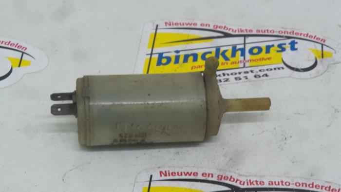Windscreen washer pump from a BMW 3-Serie 1988