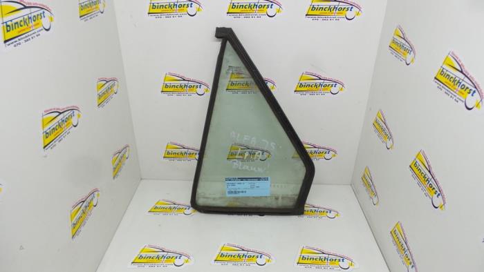 Usados Ventanilla triangular izquierda detrás Alfa Romeo 75 Precio € 26,25 Norma de margen ofrecido por Binckhorst BV