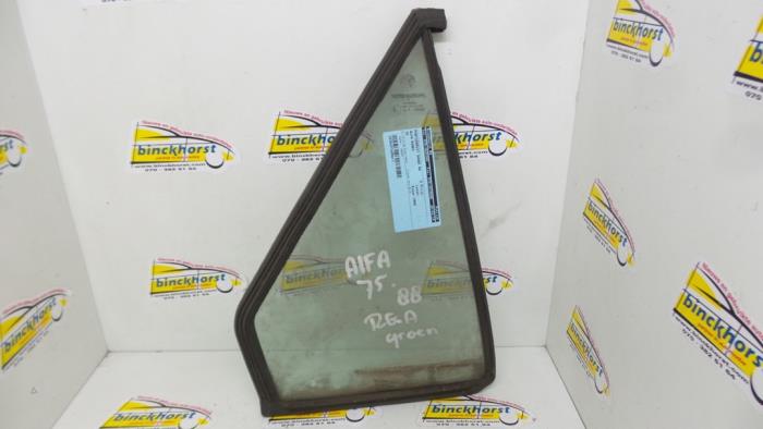 Usados Ventanilla triangular derecha detrás Alfa Romeo 75 Precio € 26,25 Norma de margen ofrecido por Binckhorst BV