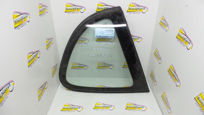 Usados Ventanilla triangular izquierda detrás Kia Carens Precio € 26,25 Norma de margen ofrecido por Binckhorst BV