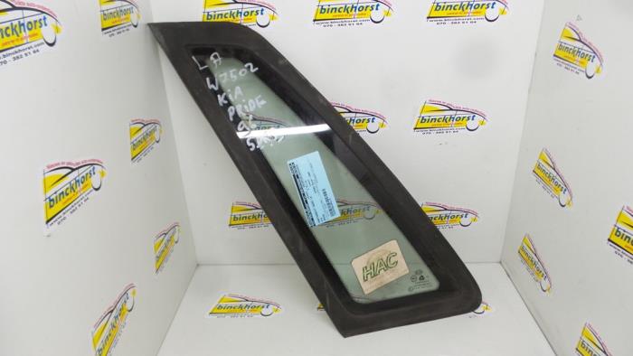 Usados Ventanilla triangular izquierda detrás Kia Pride (DA) 1.3i Precio € 26,25 Norma de margen ofrecido por Binckhorst BV
