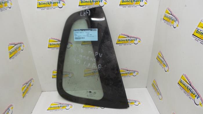 Usados Ventanilla triangular izquierda detrás Kia Carens Precio € 26,25 Norma de margen ofrecido por Binckhorst BV