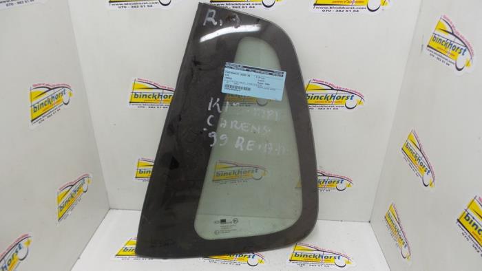 Usados Ventanilla triangular derecha detrás Kia Carens Precio € 26,25 Norma de margen ofrecido por Binckhorst BV