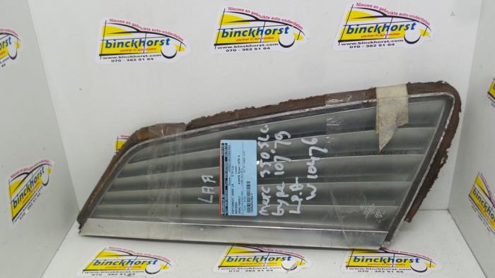 Usados Ventanilla triangular izquierda detrás Mercedes SLC (C107) 350 SLC Precio € 52,50 Norma de margen ofrecido por Binckhorst BV