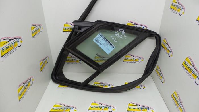 Usados Ventanilla triangular izquierda delante Chevrolet Volt 1.4 16V Precio € 42,00 Norma de margen ofrecido por Binckhorst BV