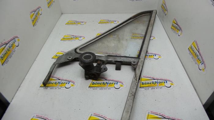 Usados Ventanilla triangular derecha delante BMW 1502 - 2002 Precio € 36,75 Norma de margen ofrecido por Binckhorst BV