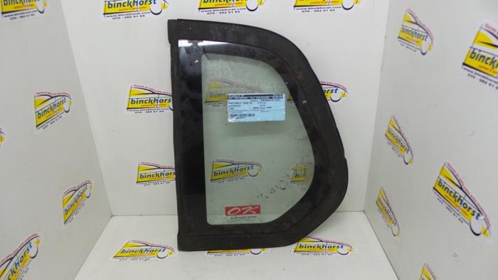 Usados Ventanilla triangular derecha detrás Mitsubishi L-200 2.5 DI-D 4x4 Precio € 42,00 Norma de margen ofrecido por Binckhorst BV