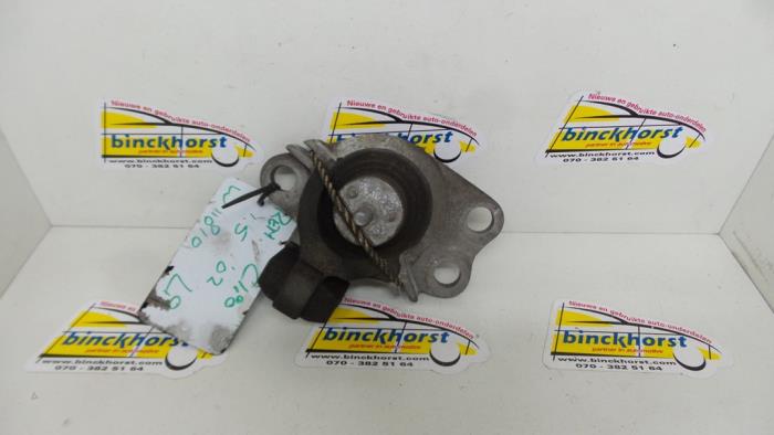 Used Engine mount Renault Clio II Societe (SB) 1.5 dCi 80 Price € 21,00 Margin scheme offered by Binckhorst BV