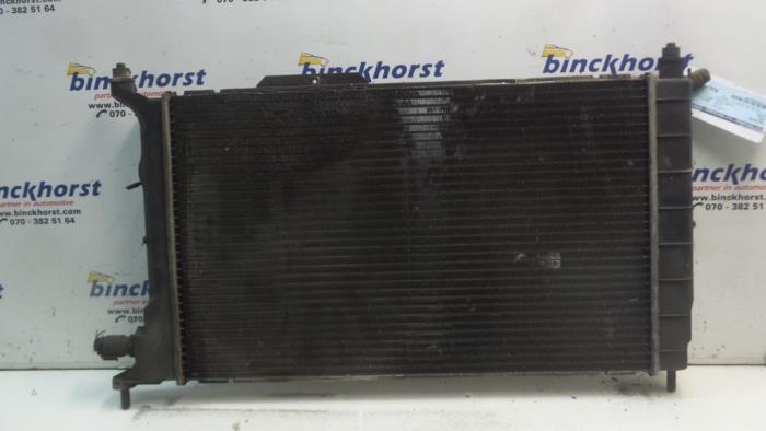 Usagé Radiateur Opel Astra F (53/54/58/59) 1.6i 16V Prix € 26,25 Règlement à la marge proposé par Binckhorst BV