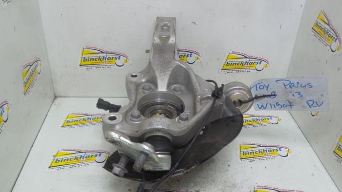 Knuckle, front right from a Toyota Prius Plus (ZVW4) 1.8 16V 2013