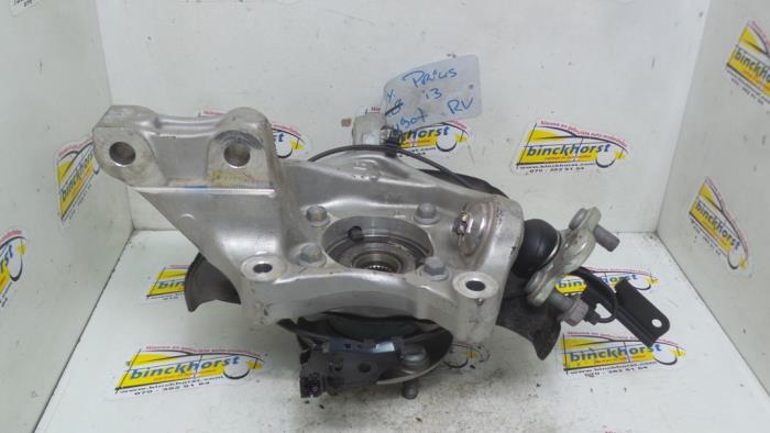 Knuckle, front right from a Toyota Prius Plus (ZVW4) 1.8 16V 2013