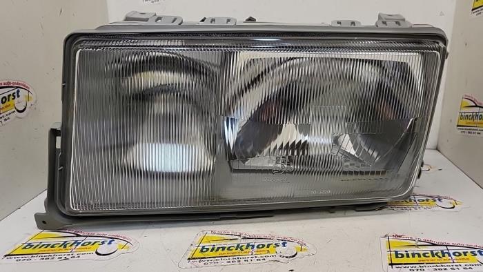 Nowe Reflektor lewy Mercedes 190E/D Cena € 42,88 Z VAT oferowane przez Binckhorst BV