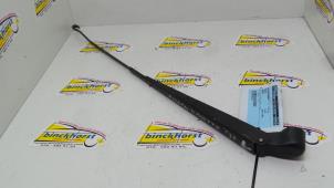 Used Front wiper arm Nissan Vanette Price € 10,50 Margin scheme offered by Binckhorst BV