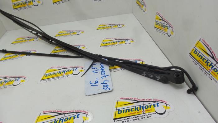 Front wiper arm from a Peugeot 405 1991