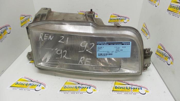 Używane Reflektor prawy Renault R21 Cena € 31,50 Procedura marży oferowane przez Binckhorst BV