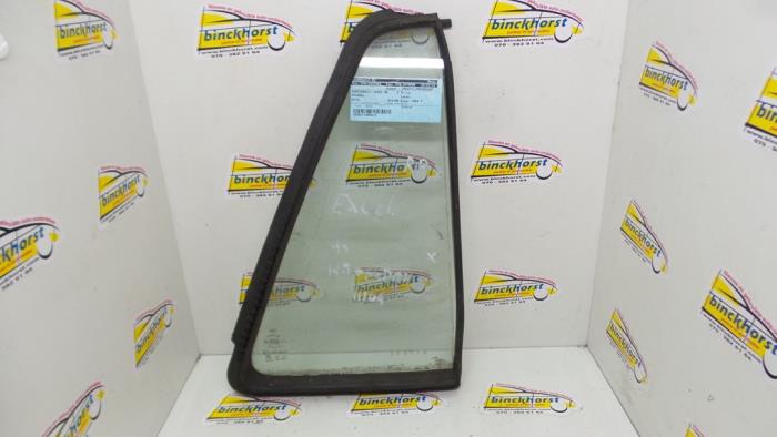 Usados Ventanilla triangular derecha detrás Hyundai Excel I (X2) 1.5i GLS Precio € 26,25 Norma de margen ofrecido por Binckhorst BV