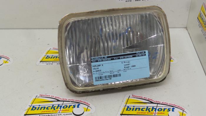 Używane Reflektor prawy Volvo 4-Serie Cena € 52,50 Procedura marży oferowane przez Binckhorst BV