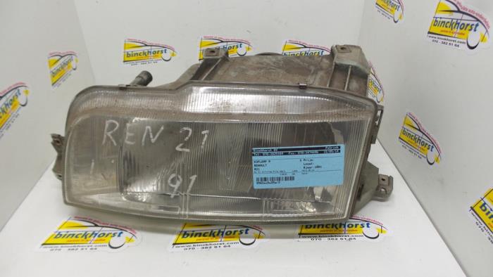 Używane Reflektor prawy Renault R21 Cena € 31,50 Procedura marży oferowane przez Binckhorst BV