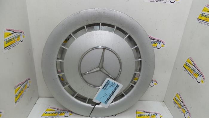 Używane Kolpak Mercedes 260SE-600SEL Cena € 15,75 Procedura marży oferowane przez Binckhorst BV