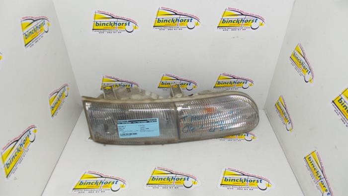 Headlight, right from a Ford Usa Taurus 1996