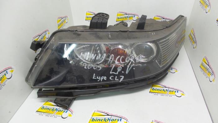 Headlight, left from a Honda Accord (CL/CN) 2.0 i-VTEC 16V 2005