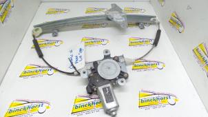 Używane Mechanizm szyby lewej tylnej wersja 4-drzwiowa Chevrolet Aveo (256) 1.4 16V Cena € 42,00 Procedura marży oferowane przez Binckhorst BV