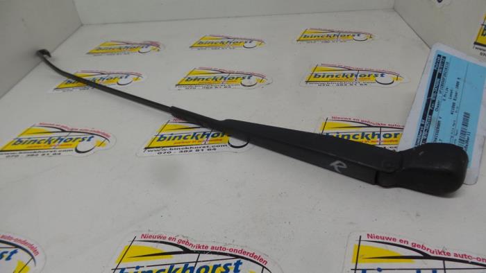 Front wiper arm from a Renault Clio II (BB/CB) 1.4 1999