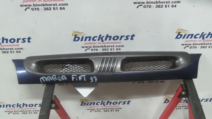 Używane Grill Fiat Marea Cena € 21,00 Procedura marży oferowane przez Binckhorst BV