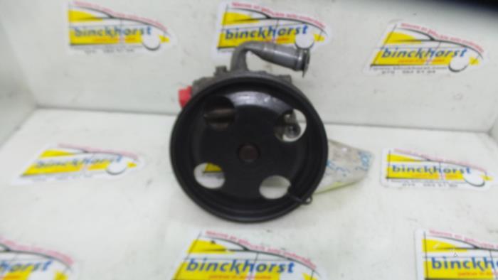 Usagé Pompe de direction Ford Fiesta 5 (JD/JH) 1.4 TDCi Prix € 52,50 Règlement à la marge proposé par Binckhorst BV