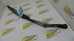 Used Front wiper arm Nissan Almera (N15) 1.4 GX 16V Price € 15,75 Margin scheme offered by Binckhorst BV