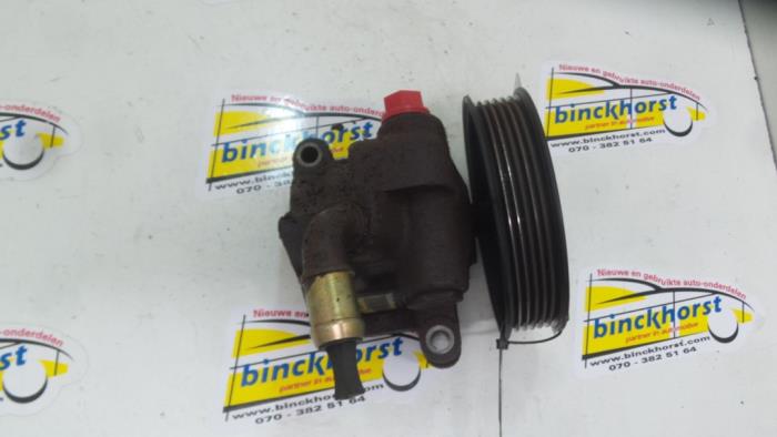 Usagé Pompe de direction Ford Ka I 1.3i Prix € 42,00 Règlement à la marge proposé par Binckhorst BV
