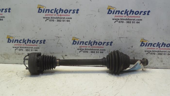Usagé Arbre de transmission avant gauche Volkswagen Polo III (6N1) 1.4i 60 Prix € 26,25 Règlement à la marge proposé par Binckhorst BV